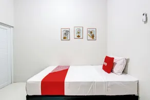 OYO 92757 Ndalem Pusponyidro Syariah - Værelse