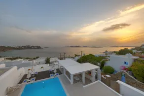 Lithos by Spyros & Flora - Piscine