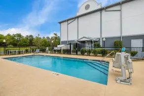 Spark by Hilton Tifton - Piscine