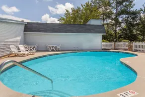 Knights Inn - Columbia - Piscine