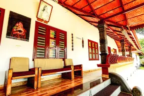 Baywatch Beach Resort - Lobby sitting area