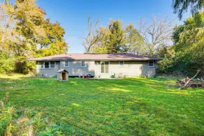 Near Nature Preserve & Pewaukee Lake: Home w/ Yard - Intérieur