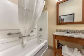 Comfort Inn & Suites Streetsboro - Kent - Salle de bain