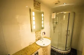 Heath Cottage Hotel - Bathroom