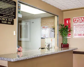 Econo Lodge Columbus West - Lobby