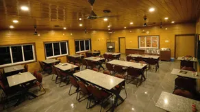 Shree Murlidhar Farm and resort - Restaurant