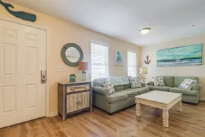 Walk to Beach & Pier: Quiet Retreat in Surf City - Intérieur
