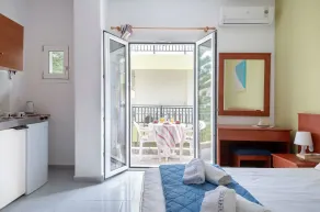 Socrates Apartments - Camera