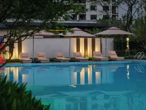 Zhangjiajie 101 Courtyard offers free coffee,complimentary shuttle service to the East Gate of the Forest Park for guests staying two nights, free self-service laundry and drying facilities, and paid pick-up and drop-off services from the high - Pool