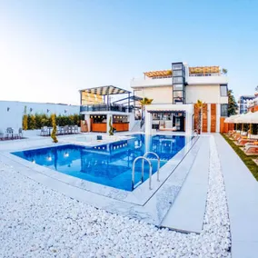 KONT EXCLUSIVE - Piscina