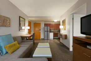 Staybridge Suites Tampa East- Brandon by IHG - Habitación