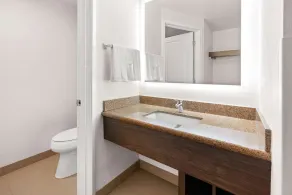 La Quinta by Wyndham Portland NW - Salle de bain