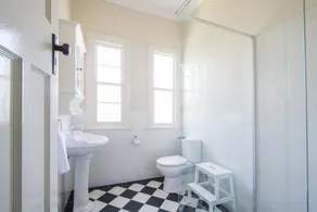 Victoria Street Apartments - Bathroom