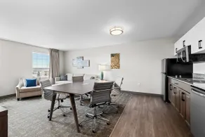 Staybridge Suites - Calgary Airport by IHG - Habitación