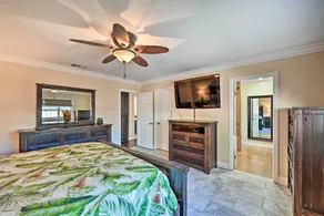 Vista Home w/ Pool ~ 11 Mi to Tamarack State Beach - Interior