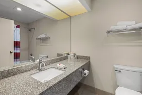 Red Roof Inn & Suites Albany, GA - Badezimmer