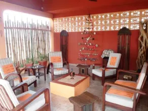 Keryvonne - Lobby sitting area