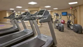 Clarion Collection Hotel Arlington Court Suites - Gym