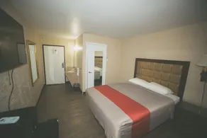 Economy Inn - Room