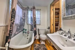 Cabin w/ Trails + Creek! 23 Mi to Camelback Slopes - Interiør