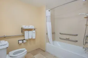 Hampton Inn Covington, GA - Salle de bain