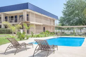 Courtyard Hotel & Event Center - Pool