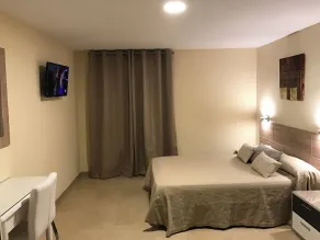 Los Galanes - Room
