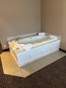 Baymont by Wyndham Lawrenceburg - Salle de bain