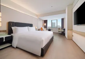 Canton Hotel Guangzhou, Tapestry Collection by Hilton - Room