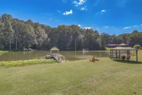 Game Room + Pond: Spacious Gainesville Getaway! - Interior