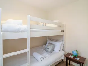 Awalek, Cumber Close - Room