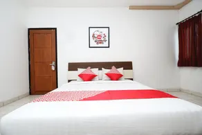 OYO 1251 Residence 8 - Room