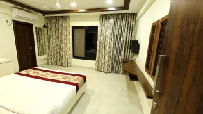 Areca Palms - Room
