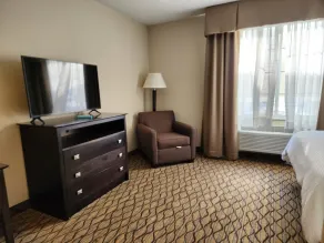 Holiday Inn Express Hotel & Suites Cadillac by IHG - Quarto