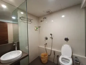 Rajhans Hotel - Bathroom