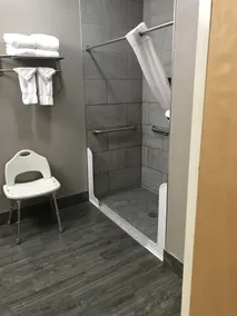 Days Inn & Suites by Wyndham Murfreesboro - Salle de bain