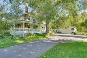 Quaint & Family-Friendly Watertown Farmhouse! - Interni