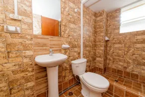 Ukukus Hostel - Bathroom