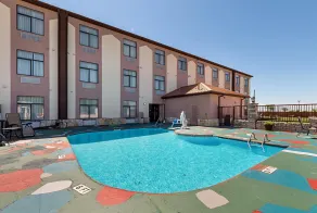 Quality Inn & Suites Buda - Piscine
