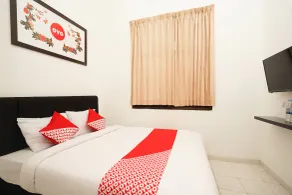 Marcello Residence Siwalankerto near Petra University Surabaya Mitra RedDoorz - Room