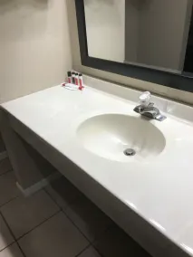 Super 8 by Wyndham Taylorville IL - Badezimmer