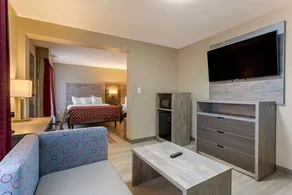 Days Inn & Suites by Wyndham Bowling Green - Chambre