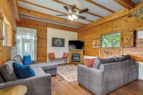 Serene Hilltop Hideaway: 7 Mi to Weatherford! - Innvendig