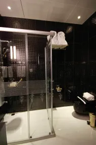Sky Tower Deluxe Hotel - Bad