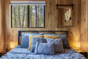2-bedroom cabin, with a Fireplace, PS5, BBQ, fitness room, and a private hot tub - Zimmer