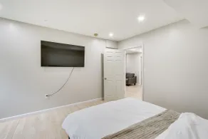 Modern Newark Vacation Rental ~ 3 Mi to Airport! - Værelse