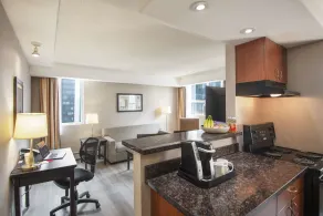 Coast Calgary Downtown Hotel & Suites by APA - Værelse