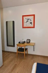 Hotel Kingston House - Near Shaheed Path and Ayodhya Road - Quarto