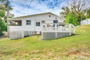 Cozy Cottage w/ Deck: Walk to Lake of the Ozarks! - Innenbereich