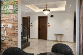 AH Grand Villa - Hotel Near Dalai Lama Temple - Restaurant